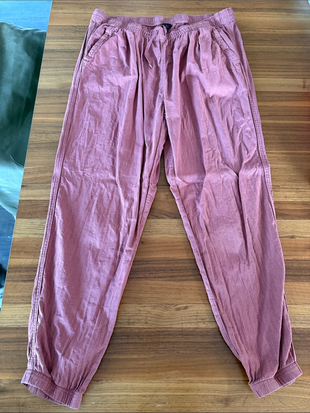 Women's Patagonia island hemp beach pants in rose size L